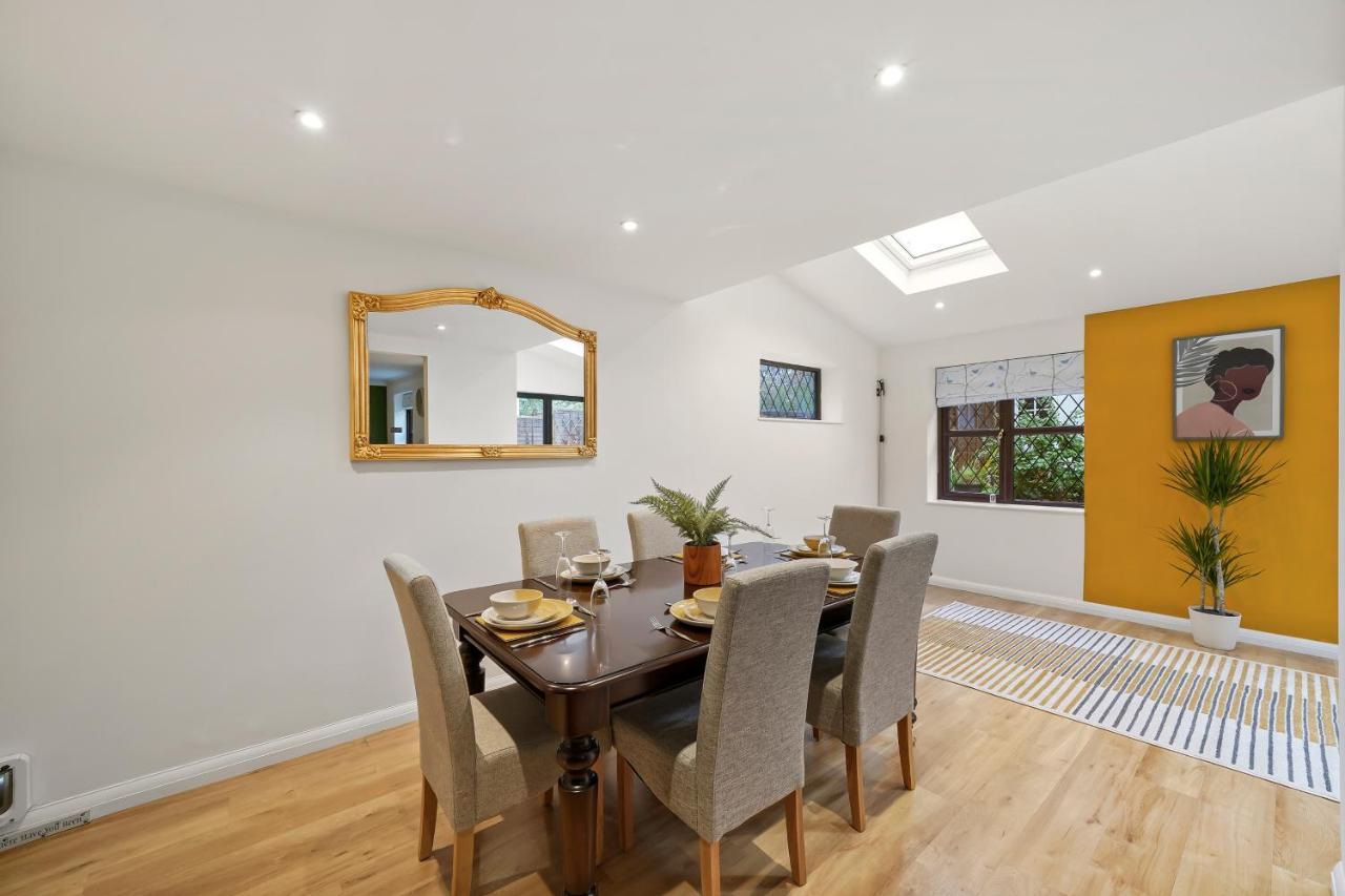 Beautiful 5 Bedroom House In Stone, Aylesbury, Free Parking Stone  Exteriér fotografie